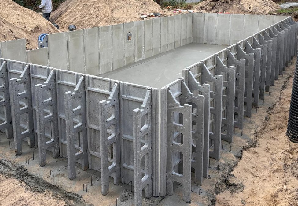 Construction d'une piscine classique en béton par Le Bassin Bleu